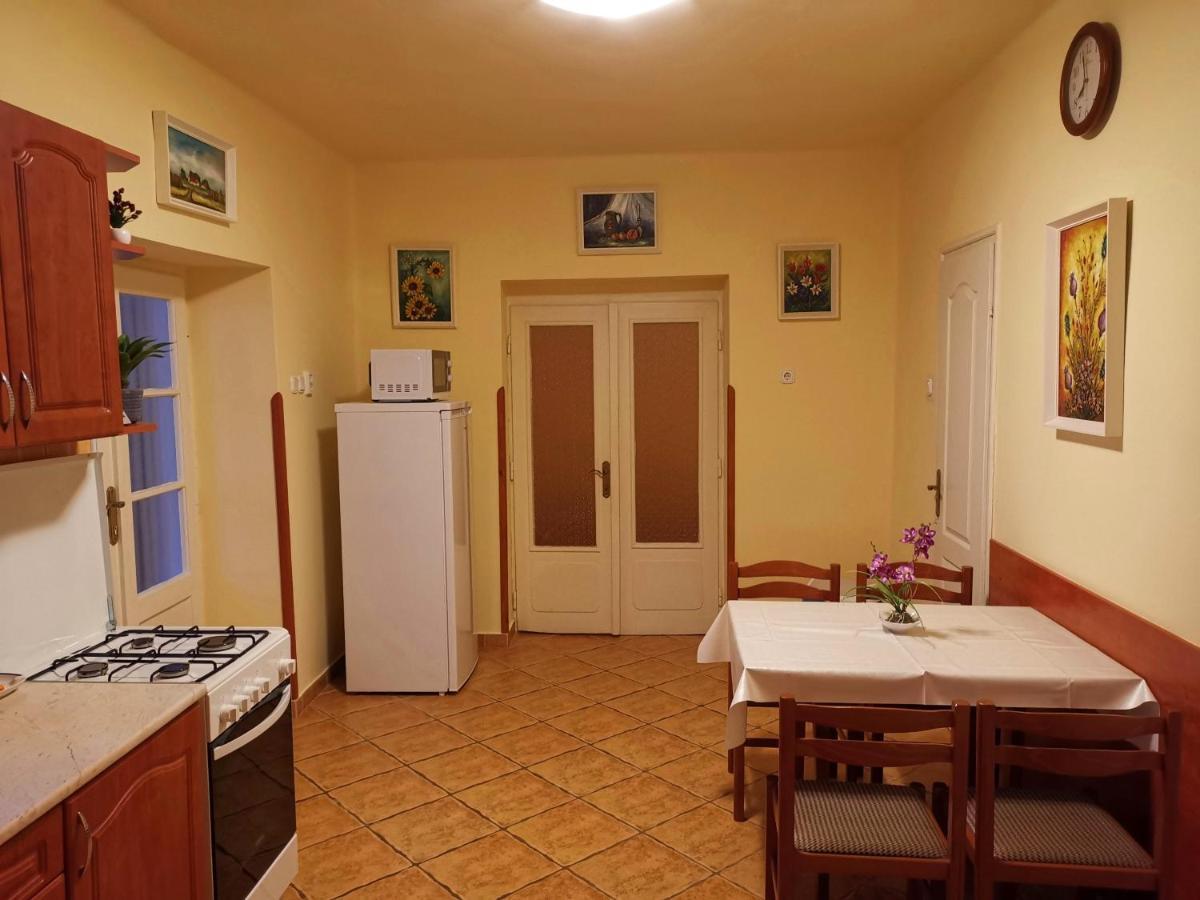 Viktor Vendeghaz Apartment Tokaj Bagian luar foto